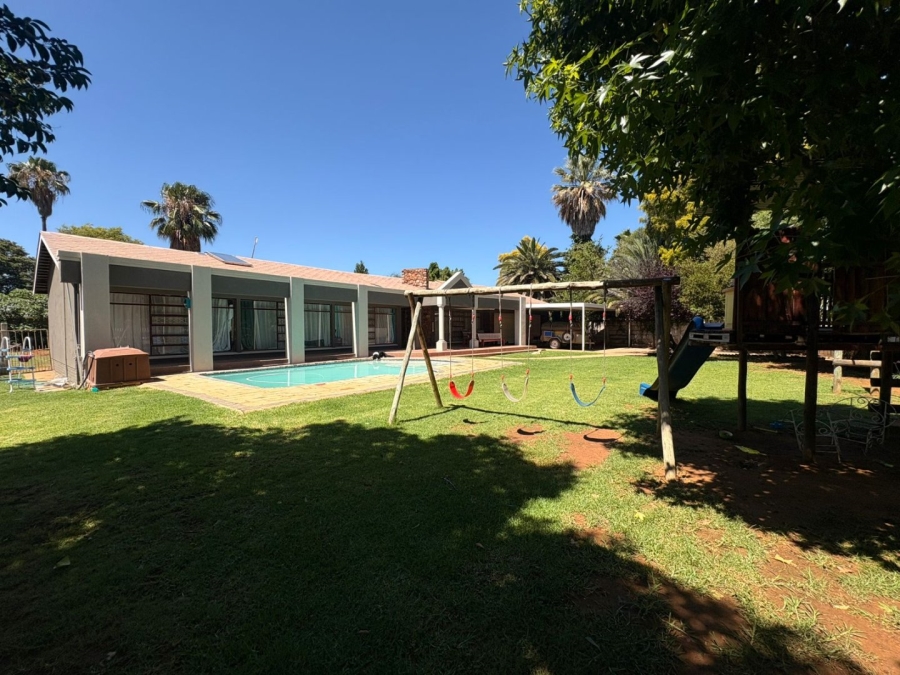 4 Bedroom Property for Sale in Flamwood North West